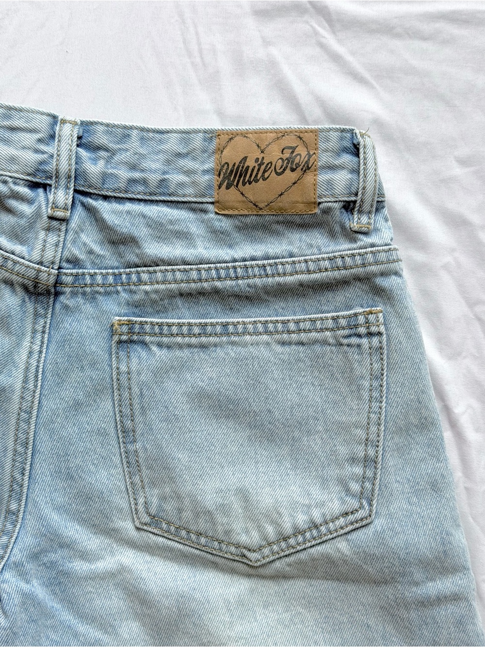 White Fox Boutique Light Wash Distressed High Rise Straight Leg Jeans Size S - Picture 5 of 6